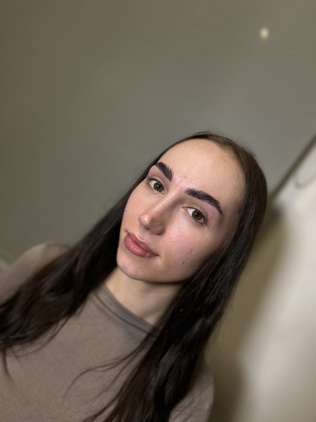 Uzacu laminēšana un krāsošana